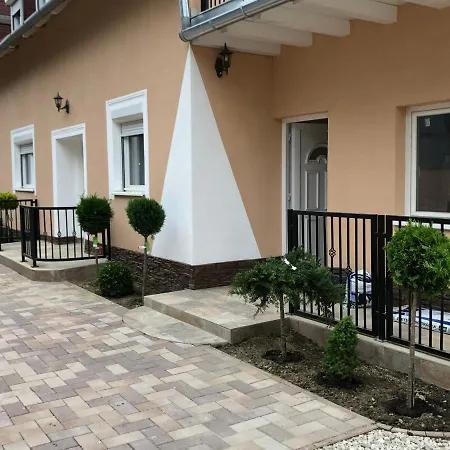 Deluxe Apartment *